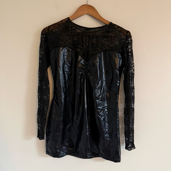 Black Lace Bodycon Dress - Picture 2 of 9